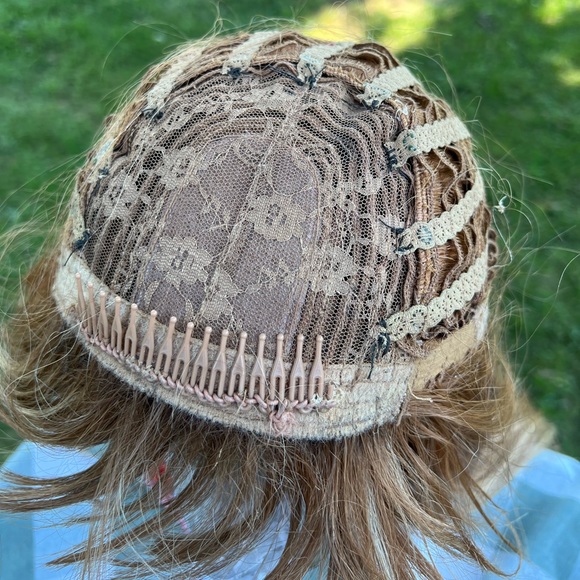 Shake N Go Acrylic light brown wig with bangs - Picture 9 of 16